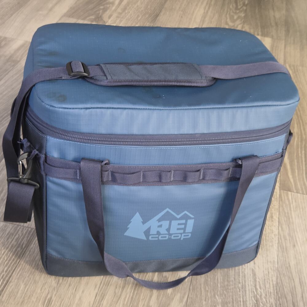 REI Cool haul 24 Soft Camping Or Beach Cooler Excellent